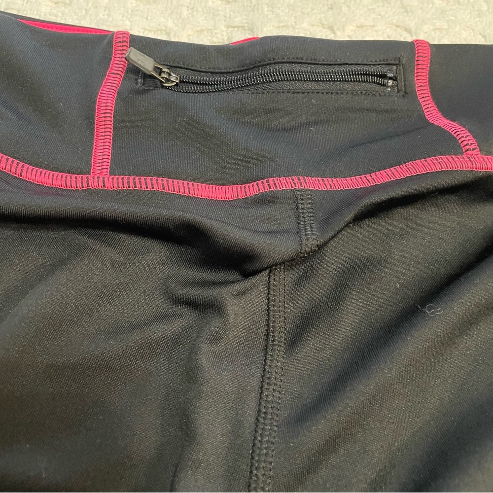 Under Armour Black and Pink‎ Fitness Leggings
size M Breast Cancer Awareness.. - Picture 7 of 11